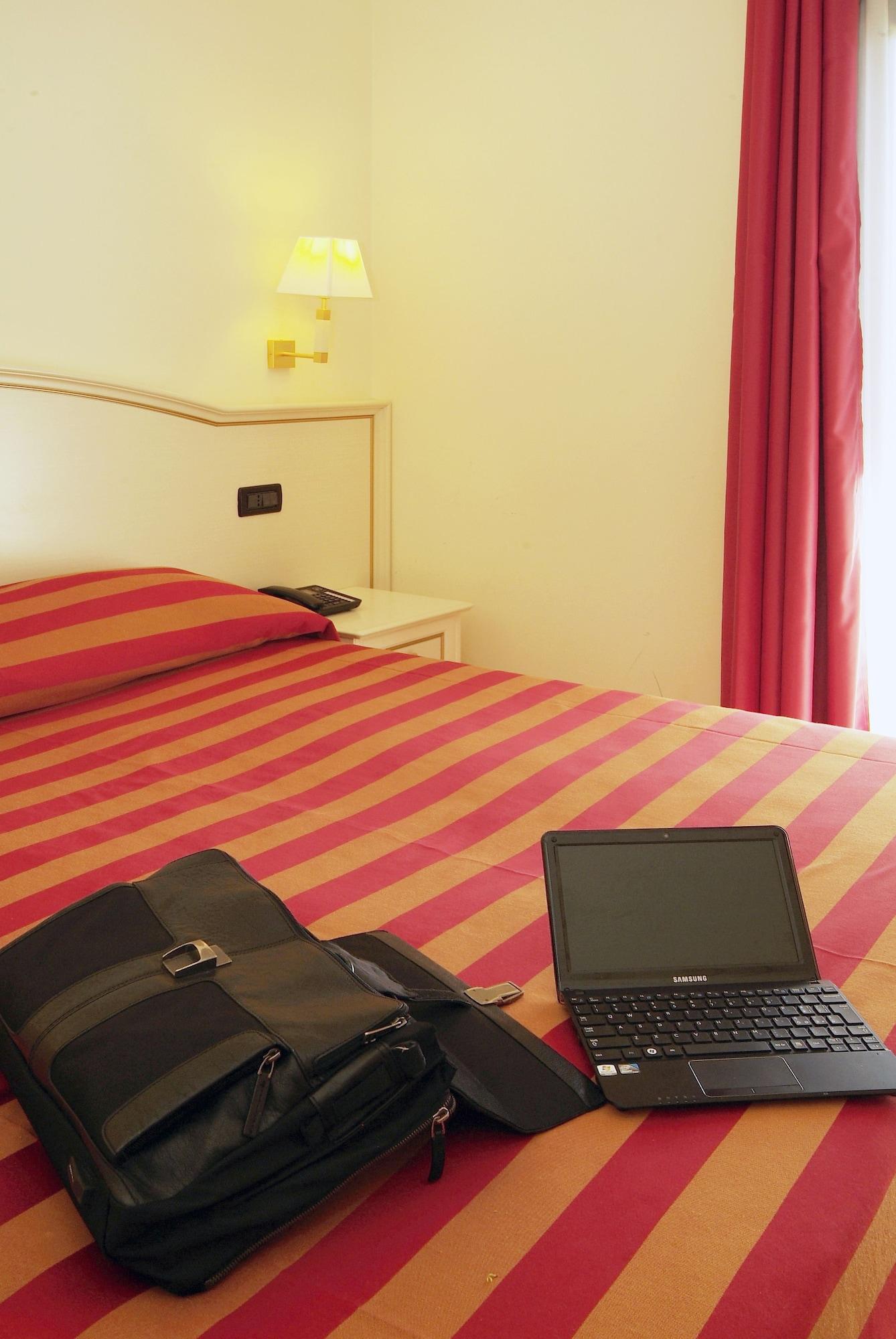 Fashion Hotel Вальмонтоне Экстерьер фото