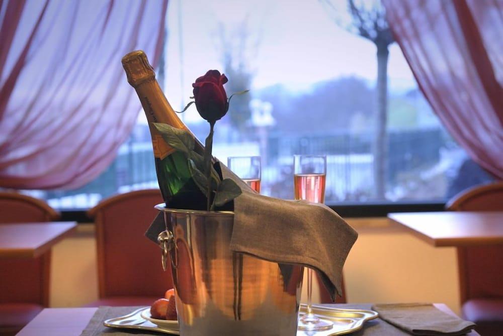 Fashion Hotel Вальмонтоне Экстерьер фото