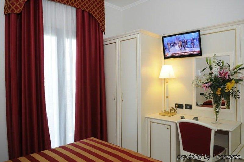 Fashion Hotel Вальмонтоне Номер фото