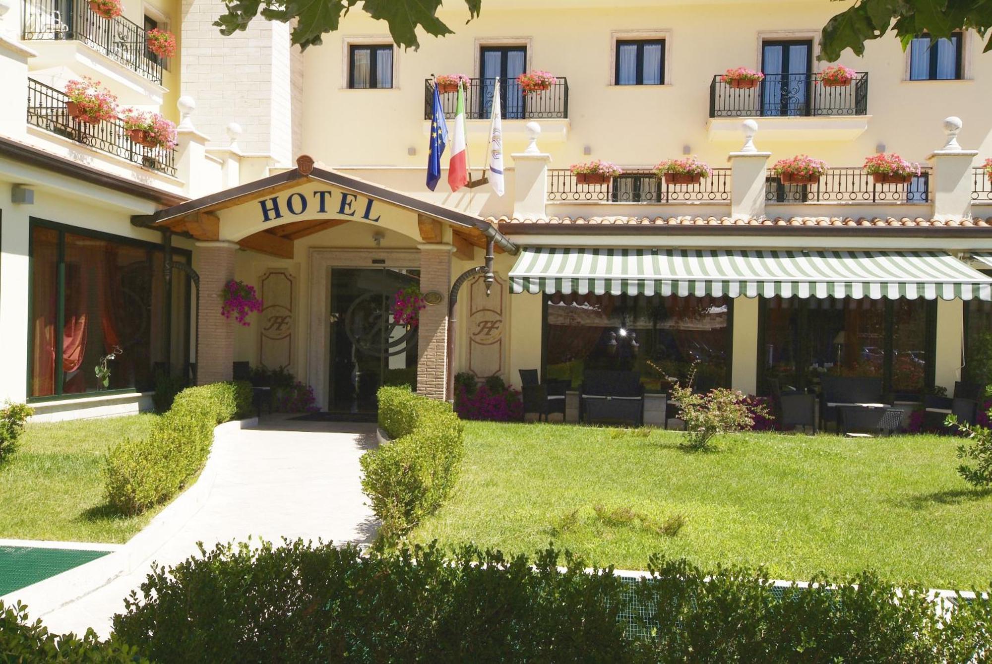 Fashion Hotel Вальмонтоне Экстерьер фото